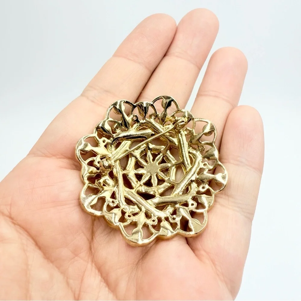 Gold Tone Flower Crystal Rhinestones Brooch